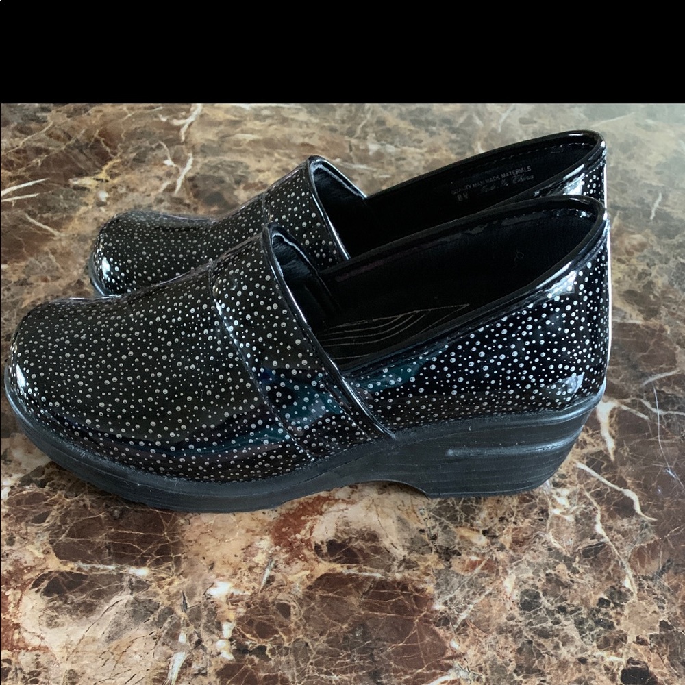 Women’s Size 8 easy street comfortable shoe